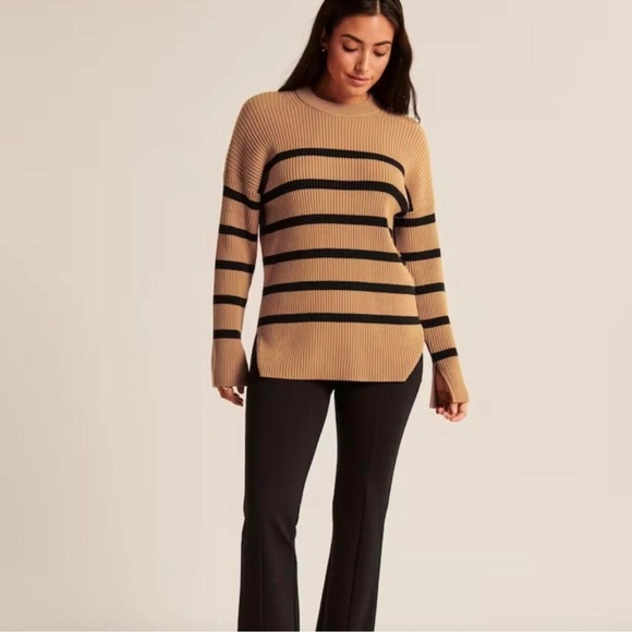•SOLD•NWOT Abercrombie & Fitch Soft Collection Striped Sweater - Picture 1 of 5